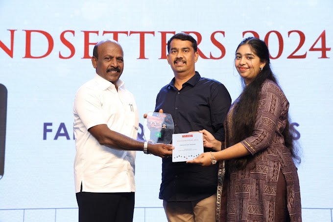 The happy moment of receiving the award for the best industry pioneer (FAROOQ SILK TRADERS) from the Hon'ble Minister of People's Welfare Mr Ma Subramani, with my daughter Dr FAKIHA KAUNANE.